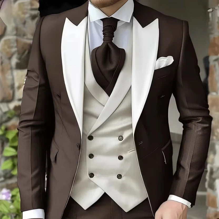 Men Suit White Classic 3 Pieces Wedding Suits Set Fashion Men Business Tuxedo Peaked Lapel Groomsmen Blazer Pants Vest