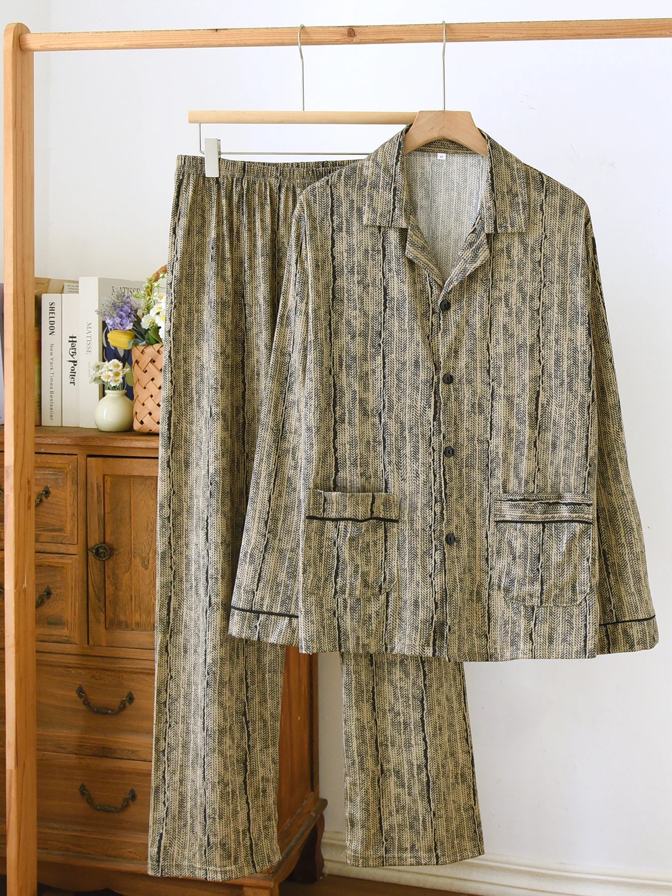 【Casual Homewear】Men's Versatile Pajama Set That Can Be Worn Outside, Long-Sleeved Top and Long Pants, Suitable for All Seasons