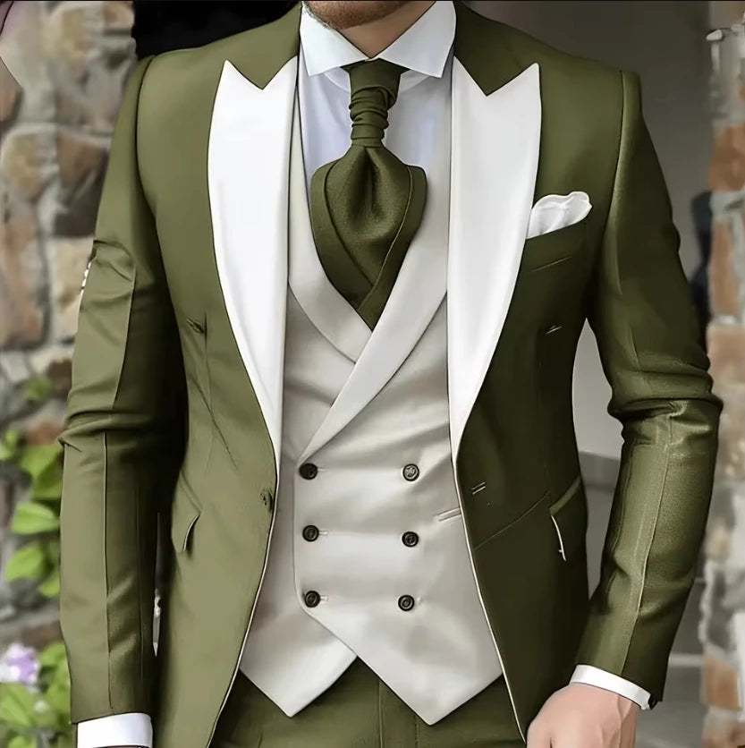 Men Suit White Classic 3 Pieces Wedding Suits Set Fashion Men Business Tuxedo Peaked Lapel Groomsmen Blazer Pants Vest