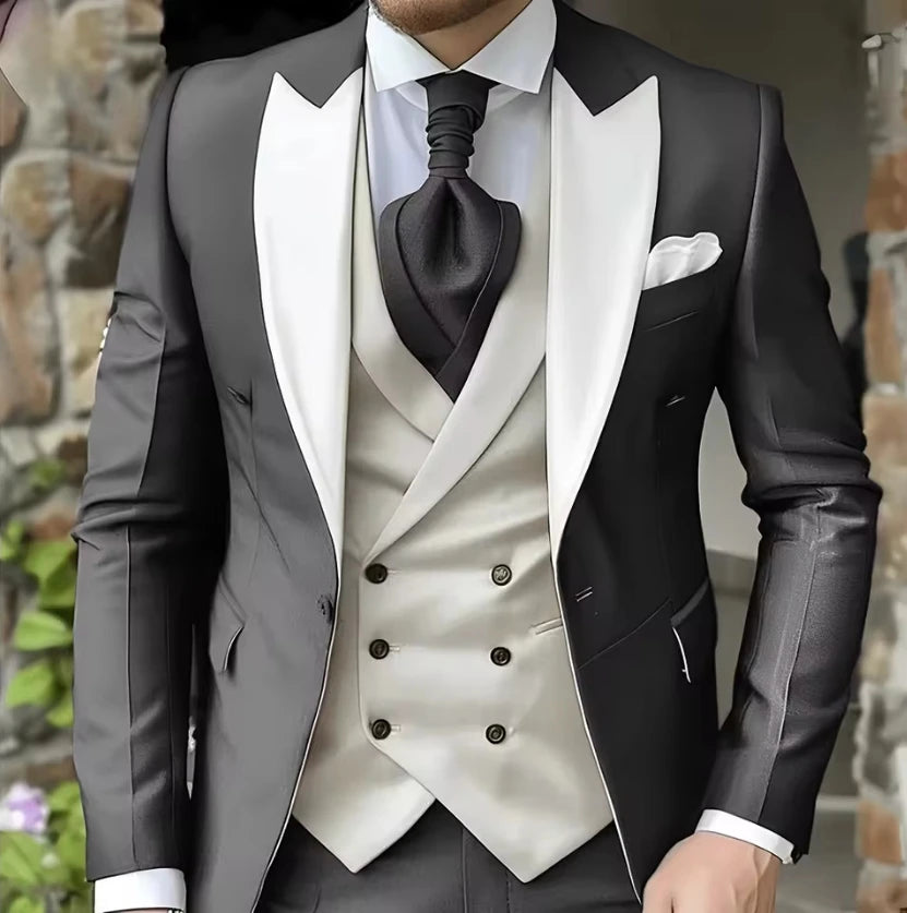 Men Suit White Classic 3 Pieces Wedding Suits Set Fashion Men Business Tuxedo Peaked Lapel Groomsmen Blazer Pants Vest